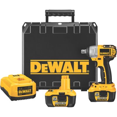 DWTDC822KL image(0) - DeWalt 1/2" Heavy-Duty 18V Cordless Impact Wrench Kit