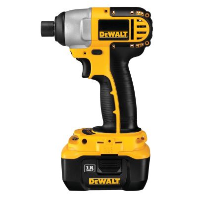 DWTDC827KL image(0) - DeWalt HD 1/4" 18V IMPACT DRIVER KIT W/NANO TECHNOLOGY